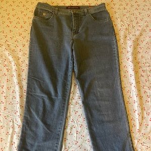 brand: Gloria Vanderbilt   size: 12   color: Light Wash